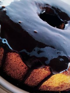 Foto de Bolo de cenoura com calda de chocolate